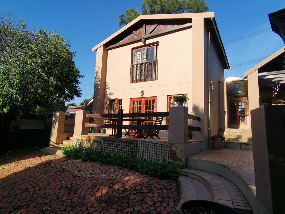Hluhluwe Road Ground Floor 1 Bed at Paulshof Guesthouse In Sandton